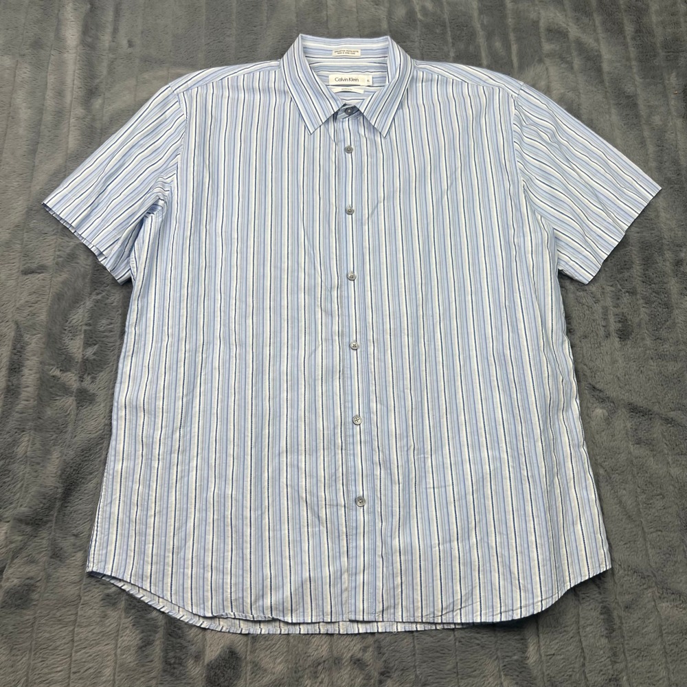 Calvin Klein Men XL Blue White Striped Short Sleeve Button Down Modern Fit Shirt